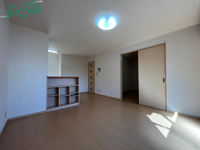 居室・リビング　反転タイプ参考写真