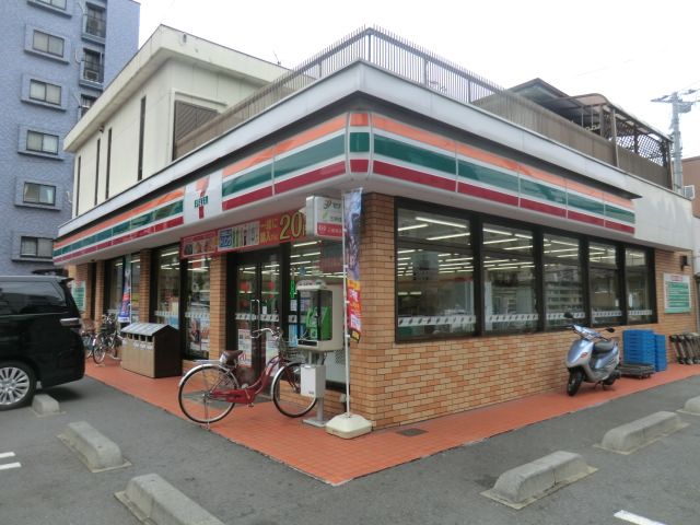 コンビニ　セブンイレブン足立東綾瀬店（コンビニ）まで256m