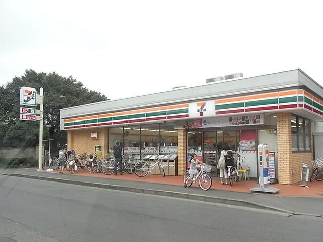 コンビニ　セブン－イレブン（コンビニ）まで220m