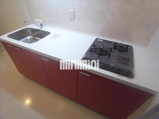 キッチン　ガスコンロ２口、キッチン台にコンセント有り