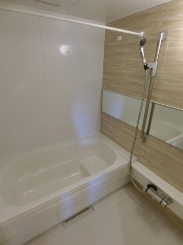 バス・シャワールーム　落ち着いた空間のお風呂です