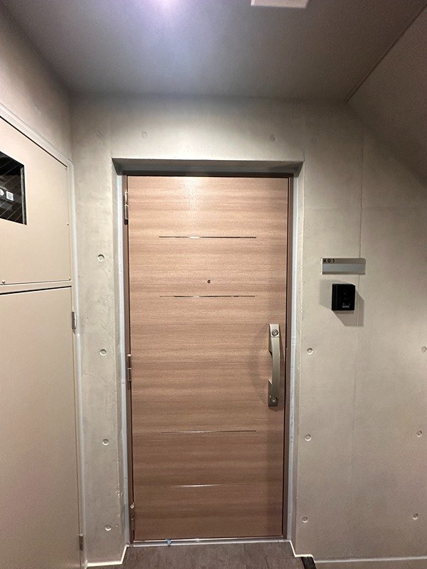 玄関　※別部屋の参考写真です。