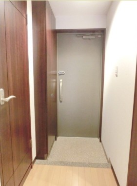 玄関　※別部屋参考写真