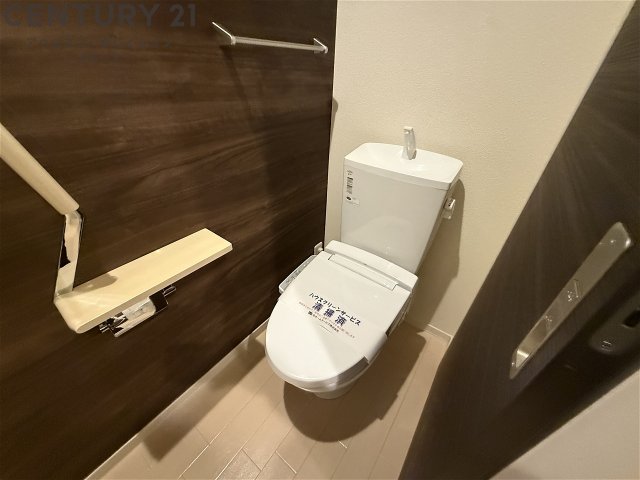 トイレ　温水洗浄便座付きのトイレです♪