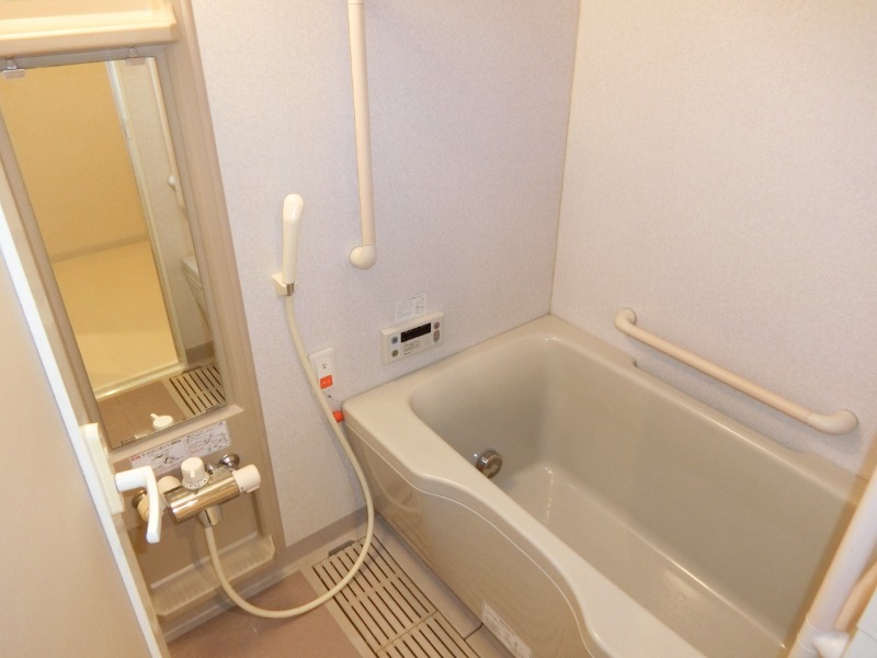 バス・シャワールーム　※別のお部屋のお写真です