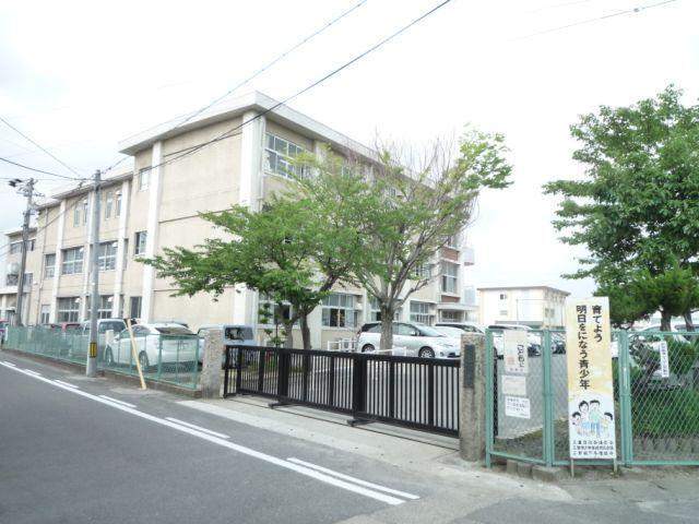 小学校　岐阜市立三里小学校（小学校）まで494m