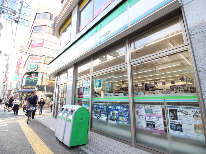 コンビニ　ファミリーマート　綾瀬駅前店（コンビニ）まで208m