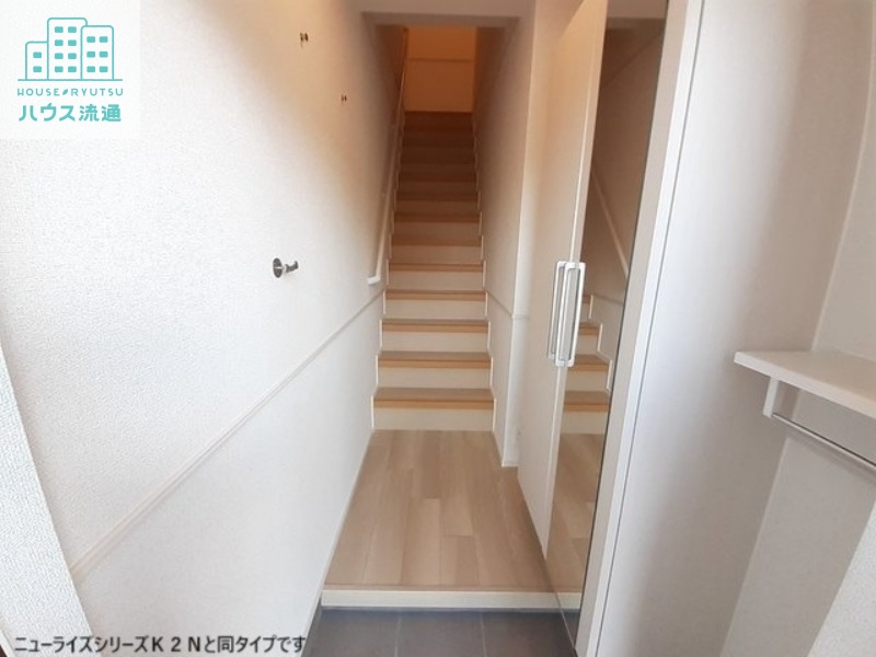 玄関　※同タイプのお部屋の写真になります。