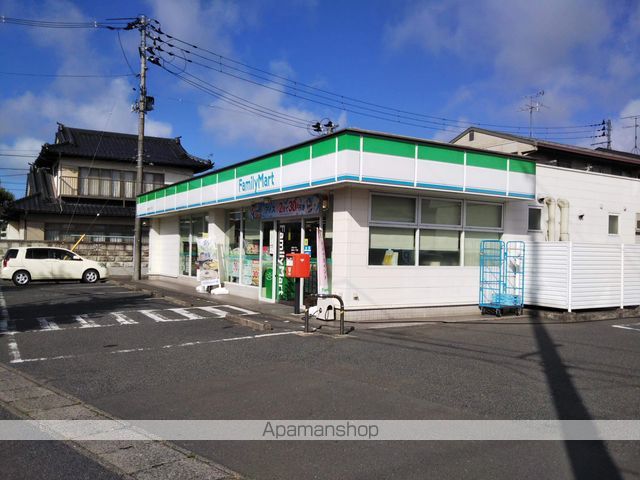 コンビニ　ファミリーマート（コンビニ）まで1075m