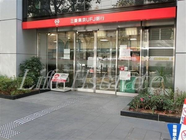 銀行　三菱東京UFJ銀行船場支店（銀行）まで327m