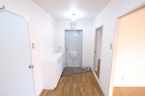 玄関　※別部屋の写真です。