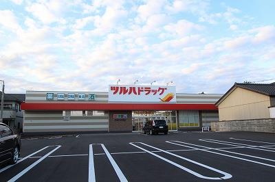 ドラックストア　ツルハドラッグ新潟小針西店（ドラッグストア）まで620m
