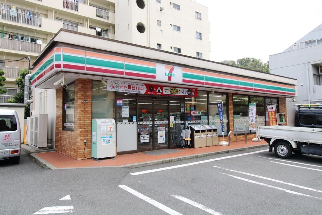 コンビニ　セブン-イレブン 横浜日吉本町３丁目店（コンビニ）まで180m