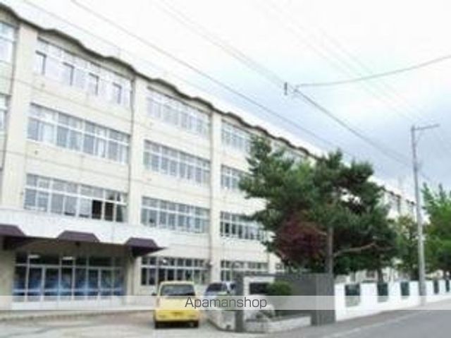 中学校　札幌市立柏丘中学校（中学校）まで271m