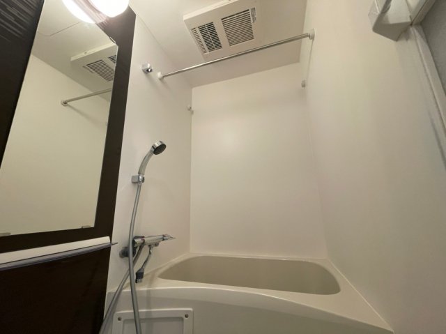バス・シャワールーム　(参考)同マンション別間取り他部屋の写真（反転タイプ）