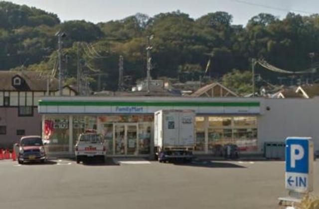 コンビニ　ファミリーマート 津久井太井店（コンビニ）まで1140m