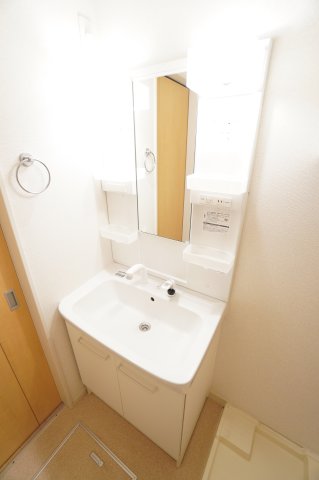 洗面設備　※同物件・反転タイプの写真です。