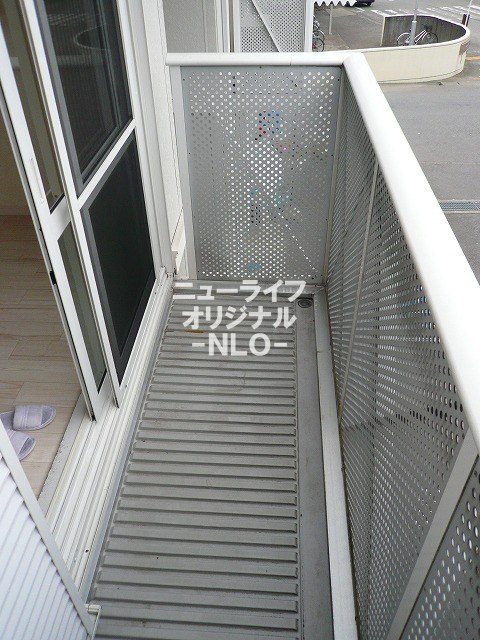 バルコニー　2階角部屋につき風通し良好、お洗濯物も素早く乾きそうです☆