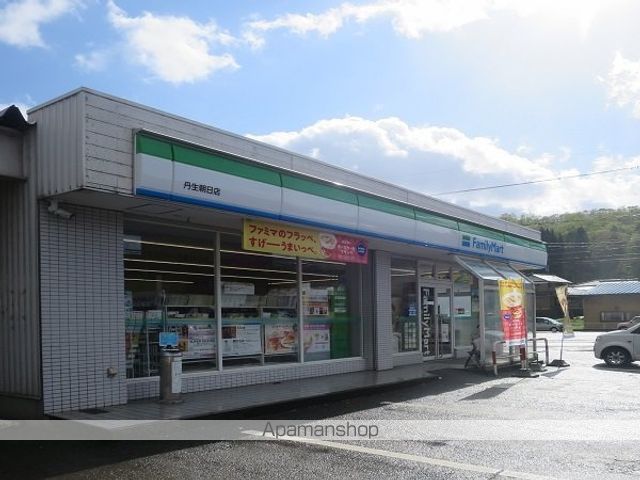コンビニ　ファミリーマート（コンビニ）まで200m