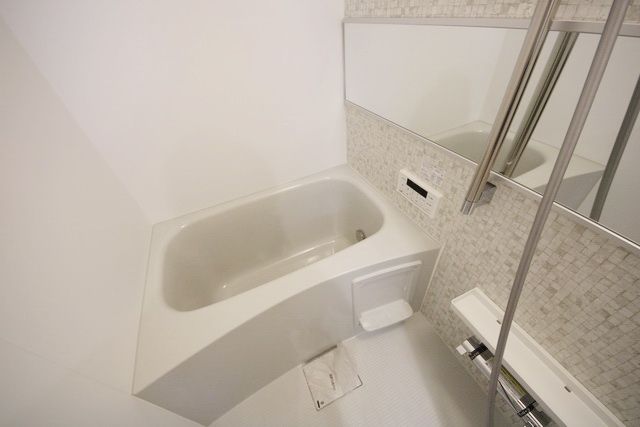 バス・シャワールーム　同物件別部屋写真