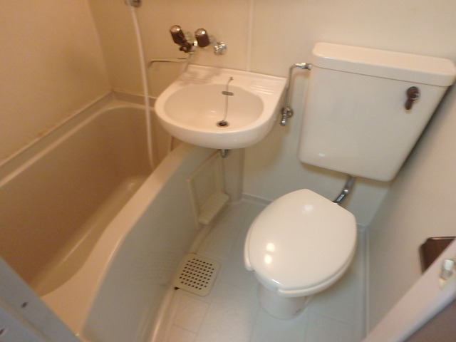 バス・シャワールーム　※別部屋参考写真