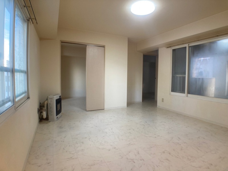 居室・リビング　広くてキレイなお部屋が広がっていて、充実した生活が送れそう。