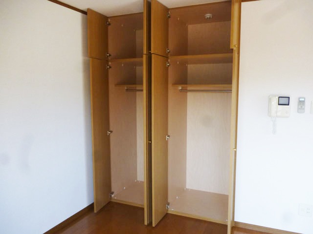 収納　服が収納しやすいハンガーパイプ付き☆