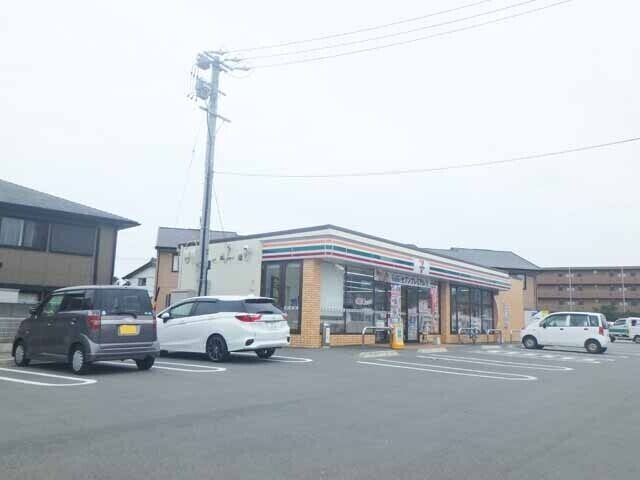 コンビニ　セブンイレブン松阪垣鼻町店（コンビニ）まで146m