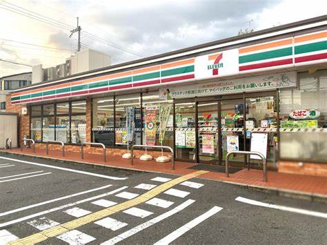 コンビニ　セブンイレブン 東大阪小阪本町2丁目店（コンビニ）まで913m