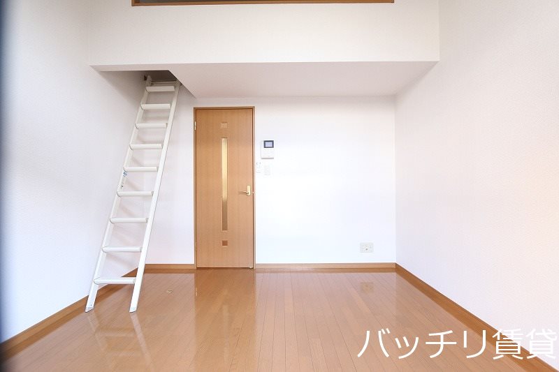 居室・リビング　別号室タイプの為、現状を優先致します。