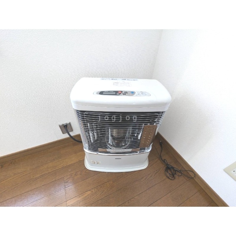 その他設備　冬はあったか石油ストーブです。