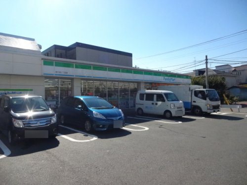コンビニ　ファミリーマート 南行徳三丁目店（コンビニ）まで582m