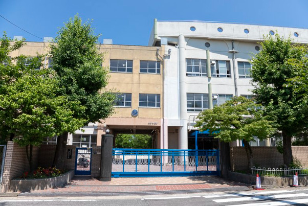 小学校　名古屋市立汐路小学校（小学校）まで1196m