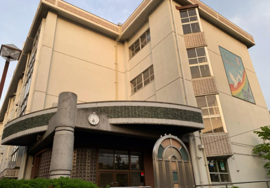中学校　名古屋市立津賀田中学校（中学校）まで987m