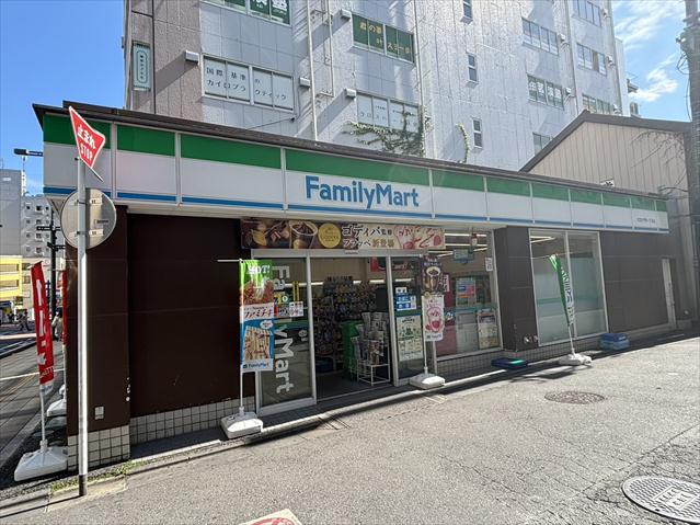 コンビニ　ファミリーマート（コンビニ）まで384m