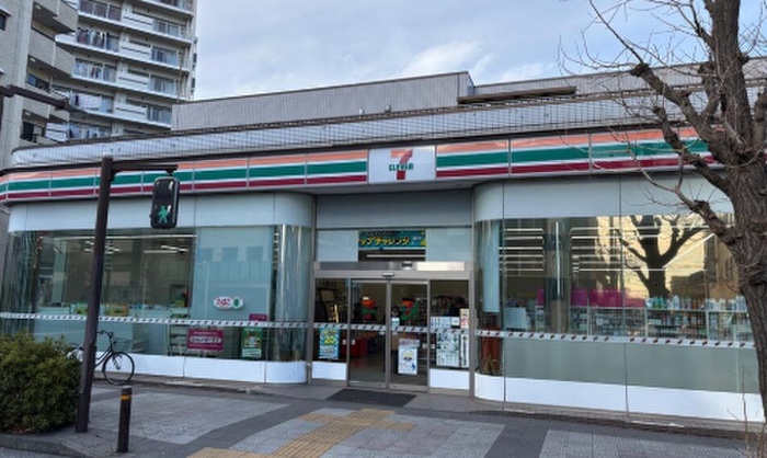 コンビニ　セブンイレブン（コンビニ）まで28m