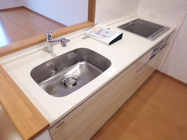 キッチン　★対面型３口ＩＨシステムキッチンです★