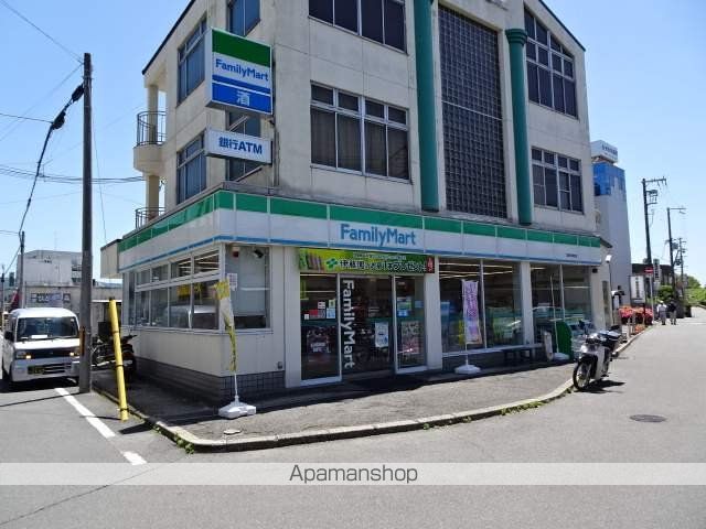 コンビニ　ファミリーマート（コンビニ）まで681m