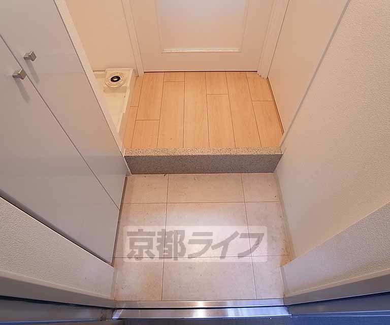 玄関　大きなシューズボックス付き。