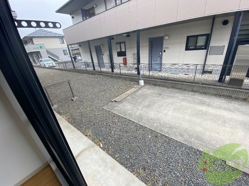 バルコニー　バルコニーはありませんが洗濯物を干すスペースはございます。