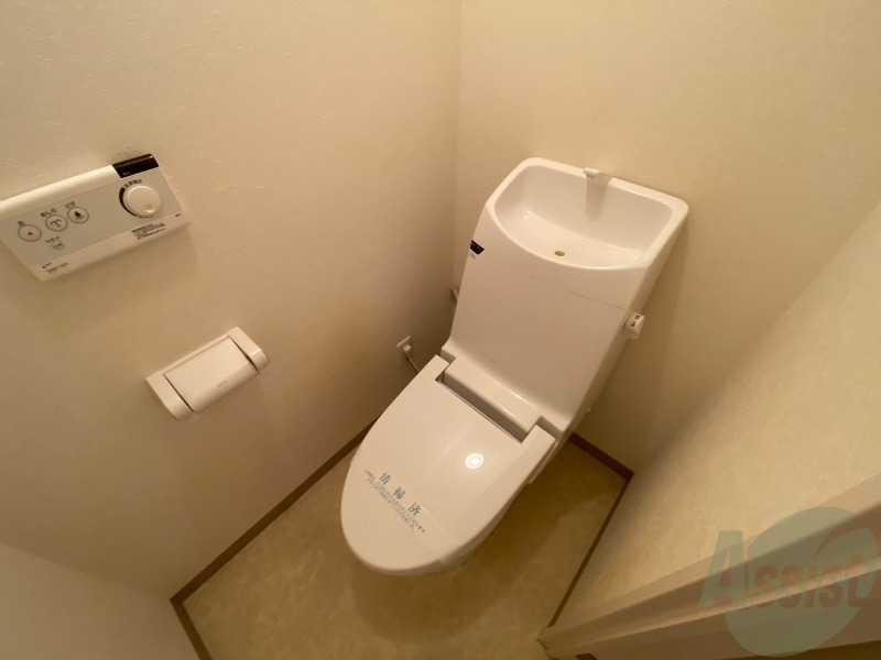 トイレ　シャワートイレになっているので快適です！