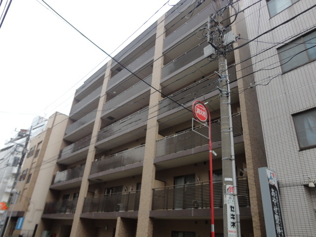 建物外観　７階建ての賃貸マンション