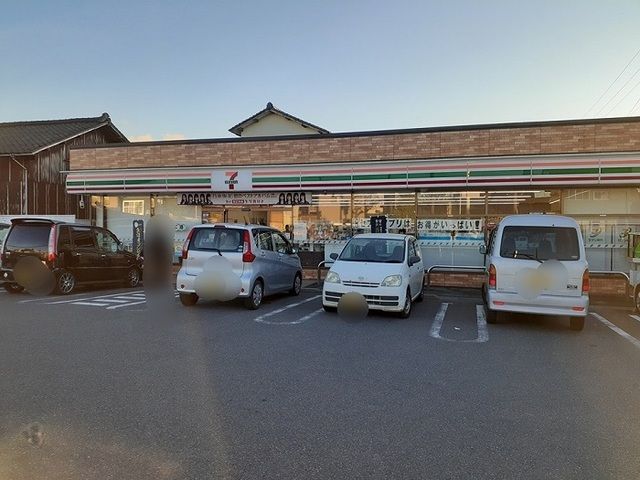 コンビニ　セブンイレブン豊栄嘉山店（コンビニ）まで550m