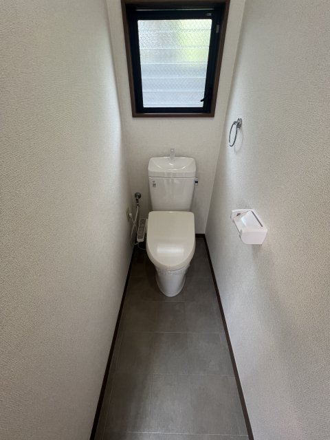 大久保町戸建のトイレ写真