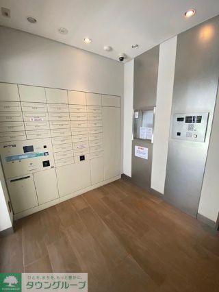 エントランス　宅配ボックス完備