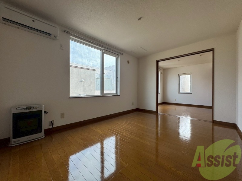 居室・リビング　広くてキレイなお部屋が広がっていて、充実した生活が送れそう。
