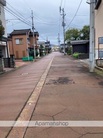 その他　前面道路（その他）まで0m