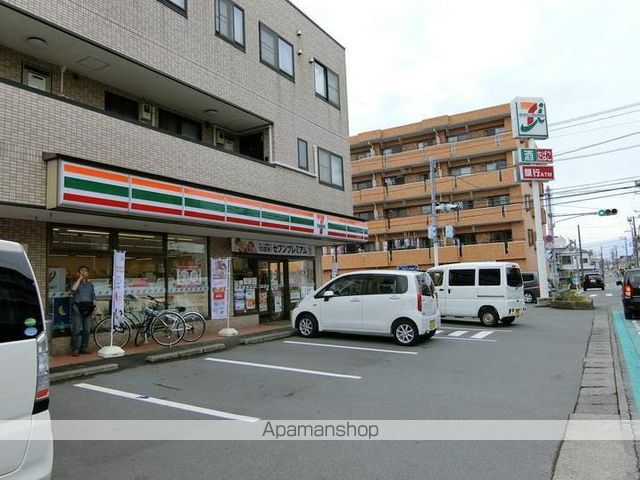 コンビニ　セブンイレブン（コンビニ）まで641m