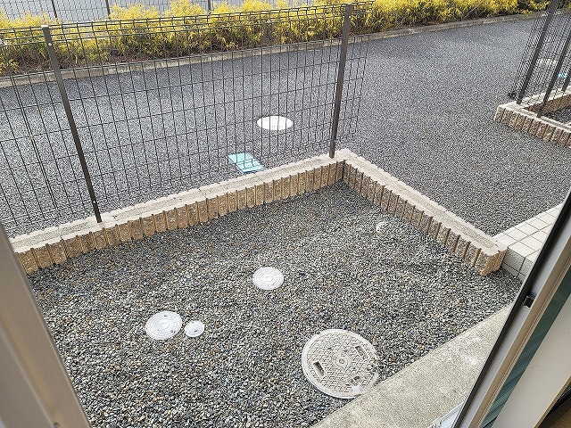 庭　※同建物の別のお部屋の写真です。