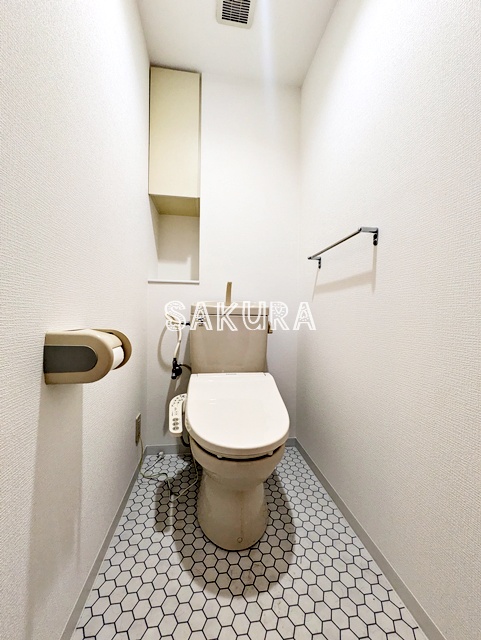 トイレ　落ち着いた色調のトイレです♪